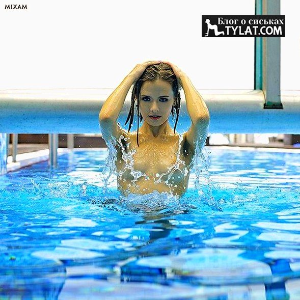 Фото голой груди актрисы в бассейне Аксёнова Любовь