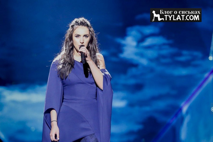 Фото Джамала во время выступления на Евровидении 2017