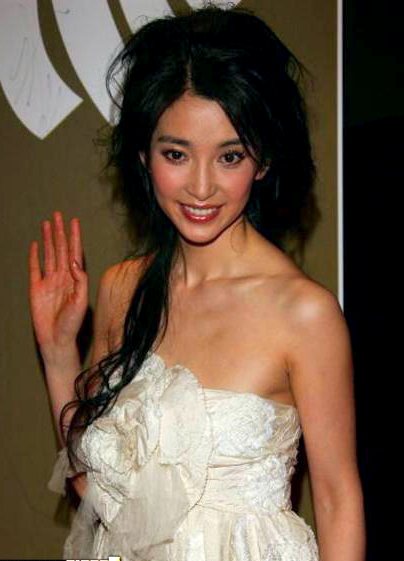Ли Бинбин в свадебном платье