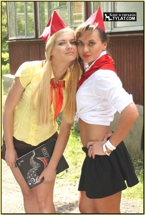 Сексуальная актриса Саливанчук в образе школьницы