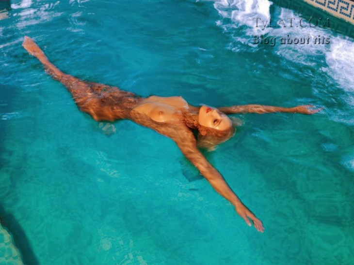 Фото голой Ольги Бузовой в бассейне