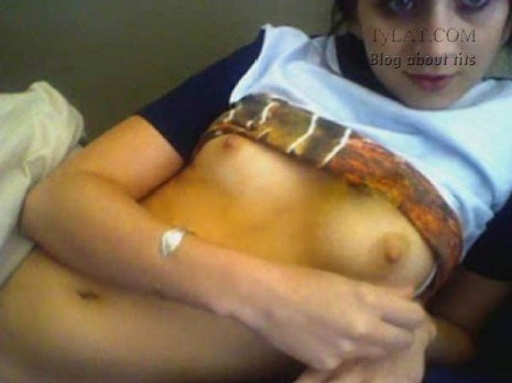 Скандальное фото Дешанель Зоуи с веб камеры она позирует голой