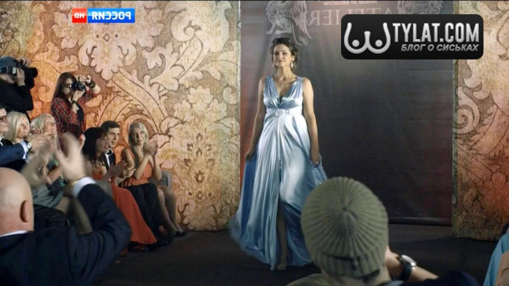 Глафира Тарханова в очень откровенном платье