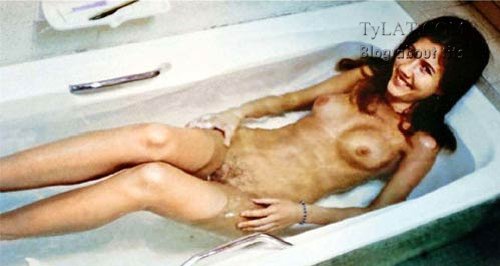 Волосатая киска Анны Чапман, фото которое попало в Playboy